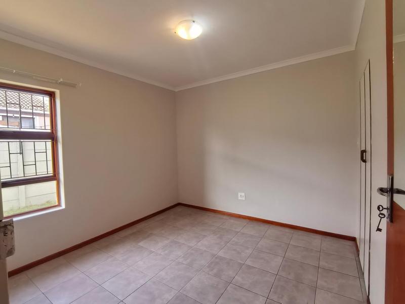 To Let 3 Bedroom Property for Rent in Strand Western Cape